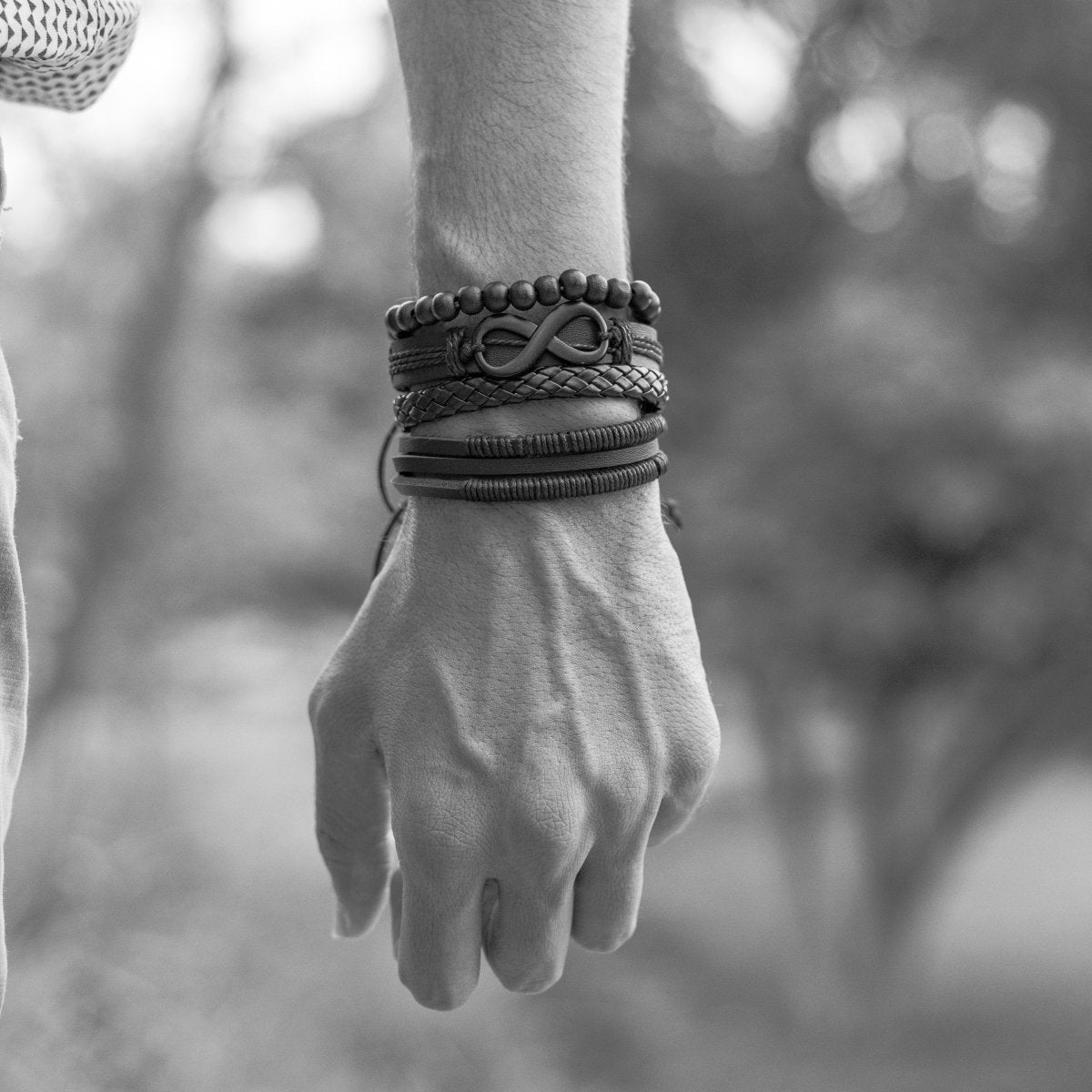 4pcs Faux Leather handwoven fashion bracelet - B&W