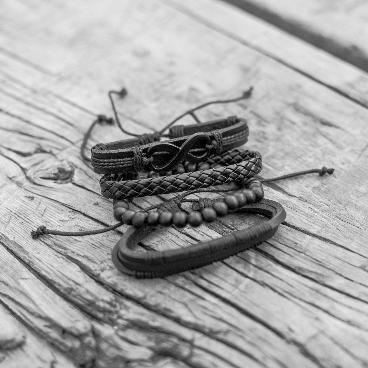 4pcs Faux Leather handwoven fashion bracelet - B&W